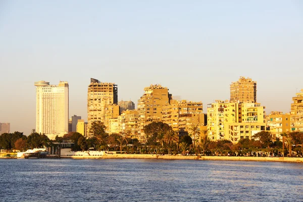 Puesta de sol El Cairo desde el puente del río Nilo — Foto de Stock