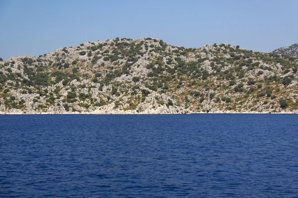 Море и скалы Турции — стоковое фото