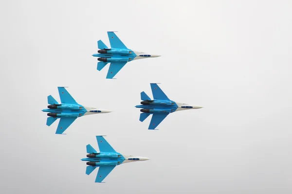 Az égbolt maks aviashow orosz vadászgép — Stock Fotó