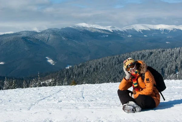 Unga snowboardåkare vilar — Stockfoto