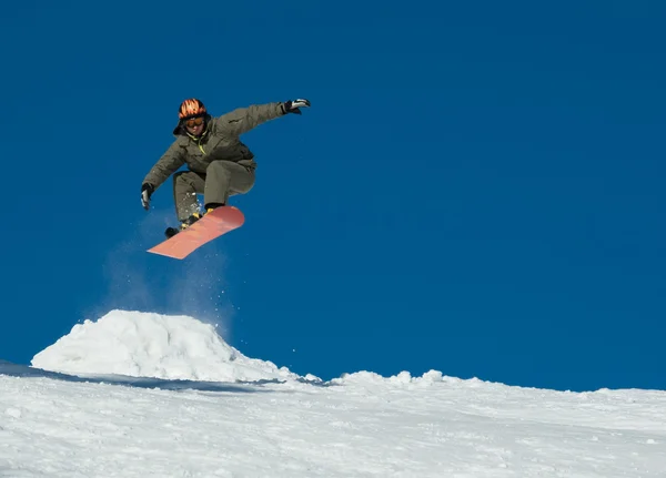 Salto in snowboard — Foto Stock