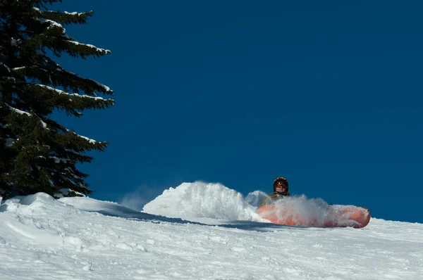 Падение сноубордиста — стоковое фото