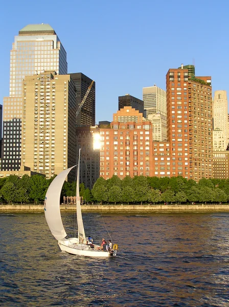 沿着曼哈顿帆船 — 图库照片
