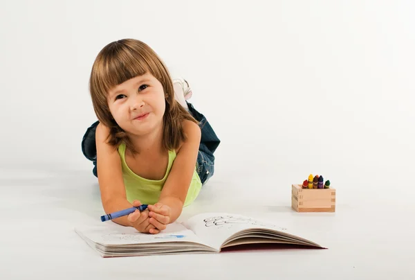 Roztomilá holčička s nakreslenými kniha Stock Obrázky