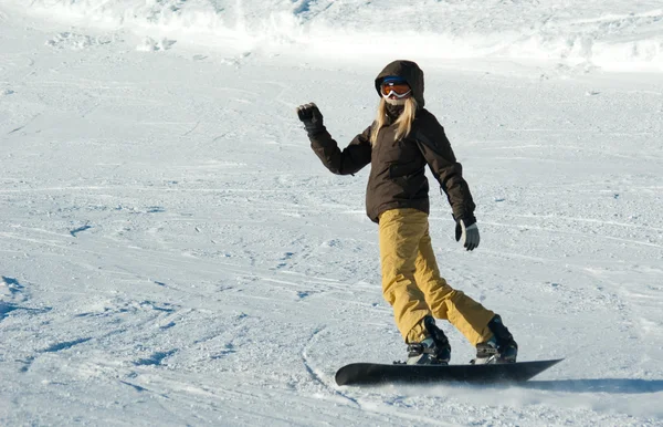 Jonge snowboarder meisje — Stockfoto
