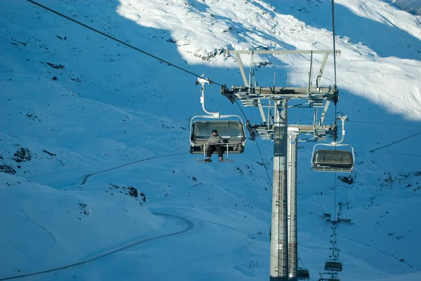 Skiër op een skilift — Stockfoto