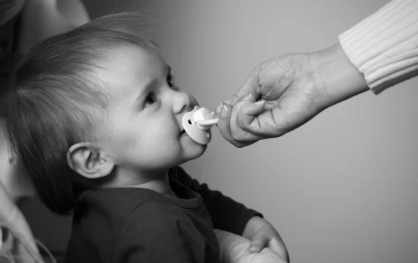 Baby not giving back the pacifier — Stock Photo, Image