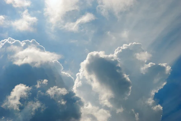 Der Himmel mit Wolken — Stockfoto