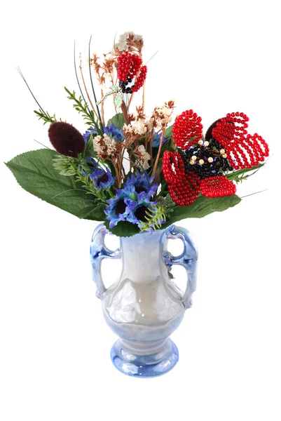 Vase med kunstige blomster – stockfoto