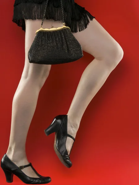 Vrouw sexy lange benen op hoog — Stockfoto
