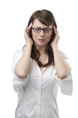 şiddetli migren baş ağrısı olan kadın