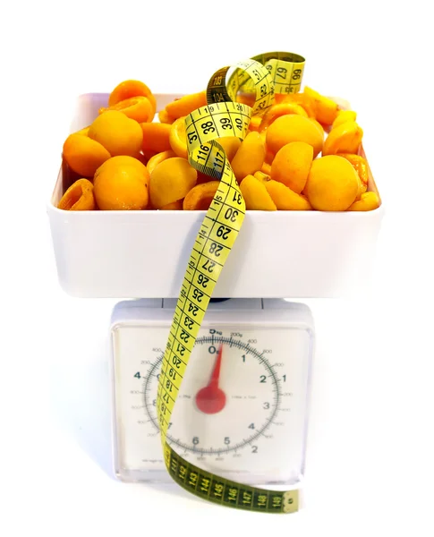 Apricots on the scale — Stock Photo, Image