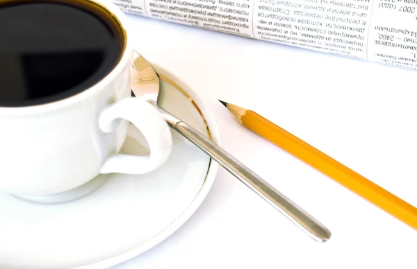 Xícara de café e jornal em branco — Fotografia de Stock