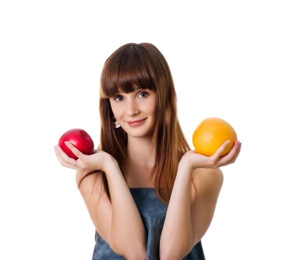 Słodkie kobiety posiadają niektóre owoce — Zdjęcie stockowe