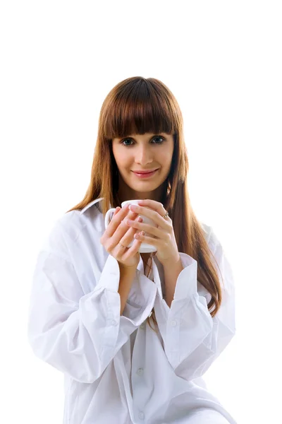 Roztomilá žena s šálkem čaje — Stock fotografie