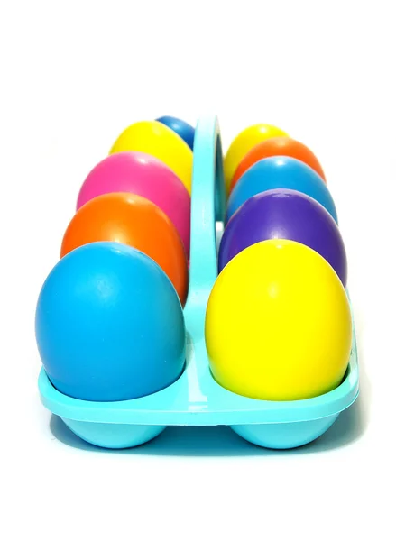 复活节假期。颜色鸡蛋托盘中 — 图库照片