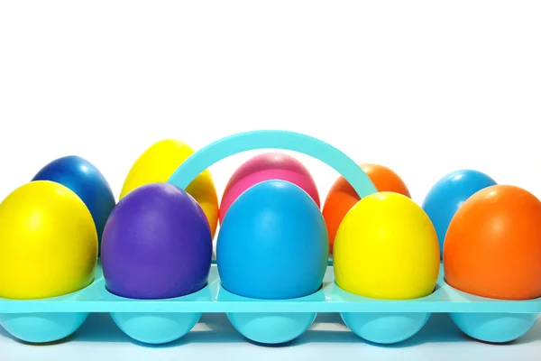 复活节假期。颜色鸡蛋托盘中 — 图库照片