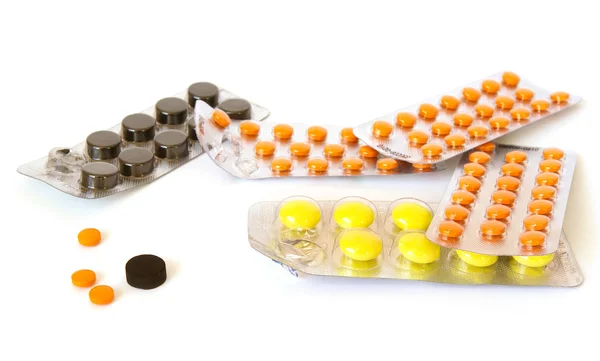 Grupo de píldoras de colores en blanco — Foto de Stock