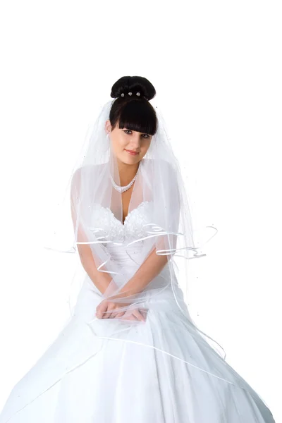 Hübsche Braut im weißen Kleid — Stockfoto