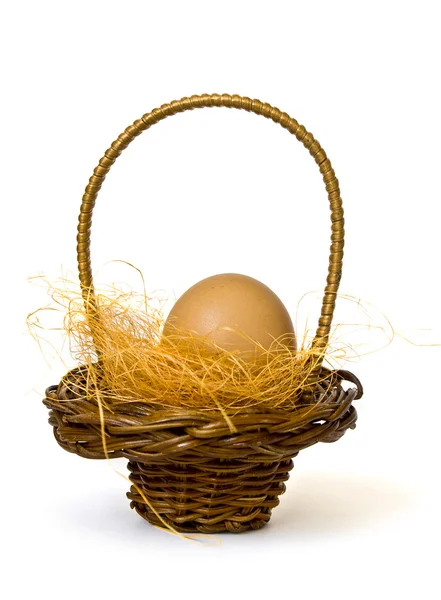 卵とバスケット — ストック写真