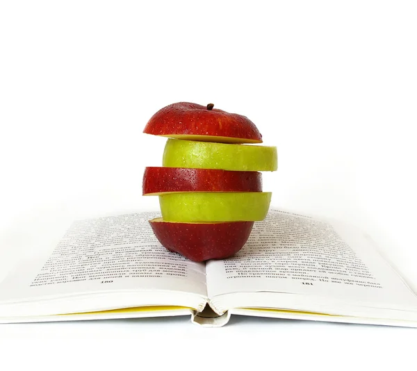 Яблуко на книзі — стокове фото