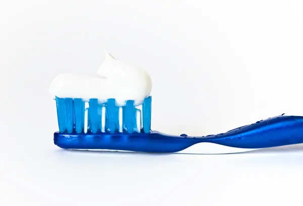 二色の歯ブラシ、歯磨き粉 — ストック写真