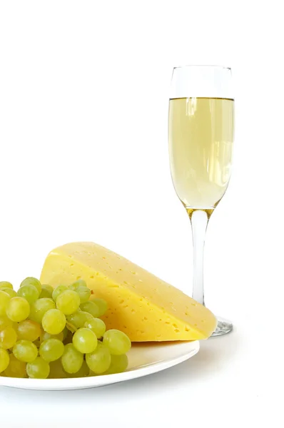 Сырный виноград и вино — стоковое фото