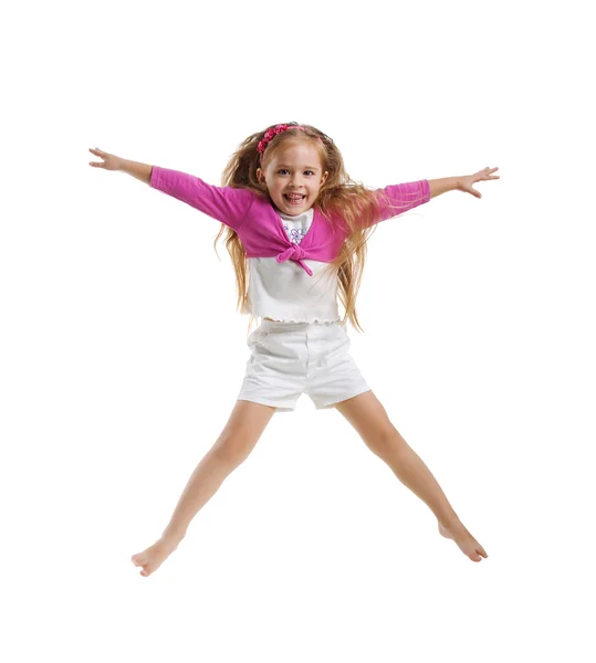 Милая маленькая девочка прыгает — стоковое фото