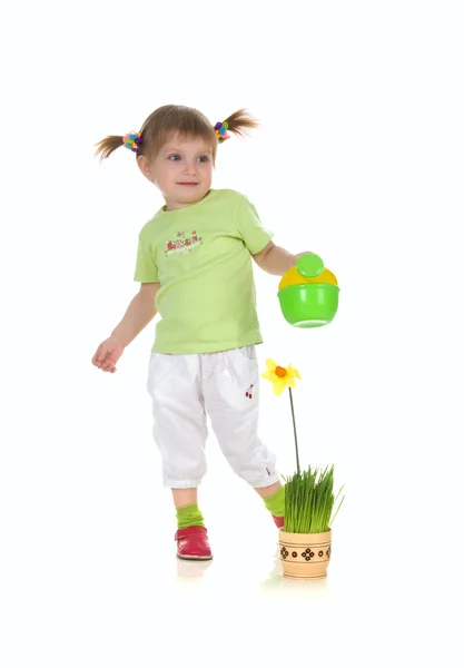 Aranyos kislány, a virág-öntözés — Stock Fotó