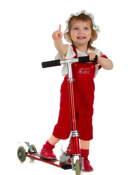 Klein meisje en haar scooter — Stockfoto