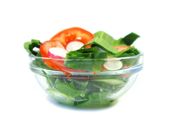 Вегетарианский салат и изолированная вилка — стоковое фото