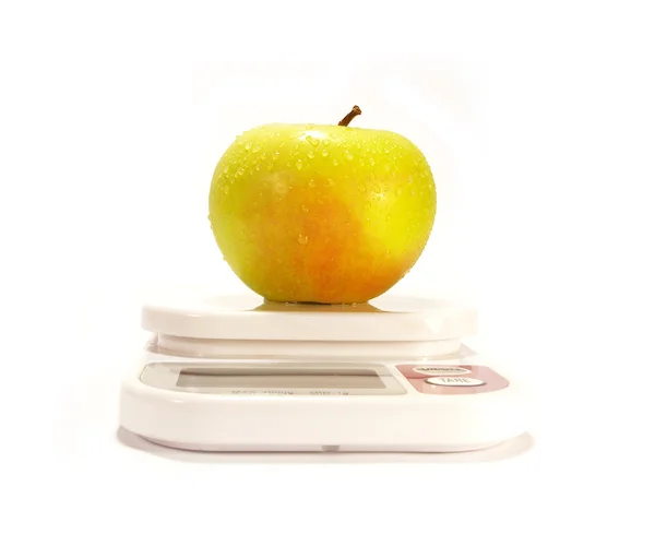 Sarı elma ve ölçeği isolared — Stok fotoğraf