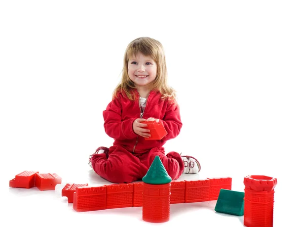 Маленькая девочка с красными блоками — стоковое фото