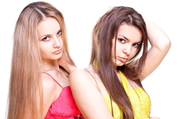 Dvě krásné ženy v barevných šatech — Stock fotografie