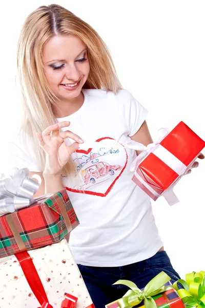 Krásná žena s vánoční dárek — Stock fotografie