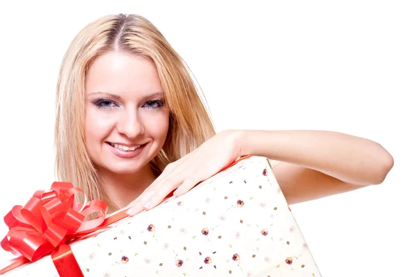 Krásná žena s vánoční dárek — Stock fotografie