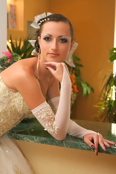 Novia en vestido de novia — Foto de Stock