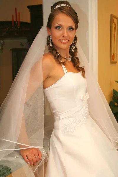 Bruid in trouwjurk — Stockfoto