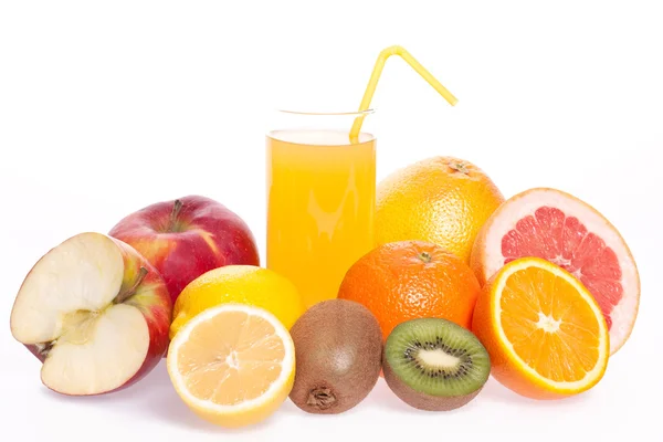 葡萄柚和玻璃中的果汁 — 图库照片