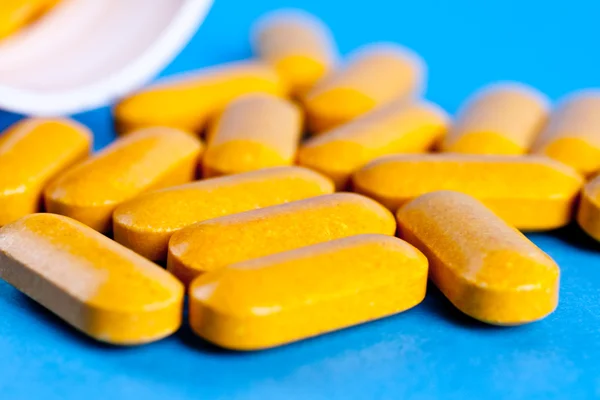 Suplementy w formie tabletek — Zdjęcie stockowe