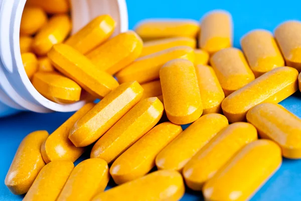 Suplementos em forma de pílula — Fotografia de Stock