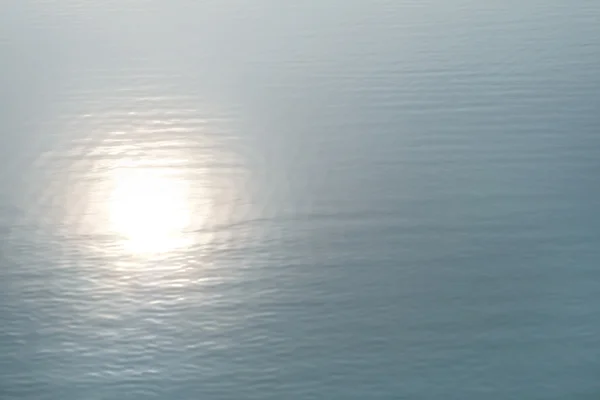 Sol refletido na água — Fotografia de Stock