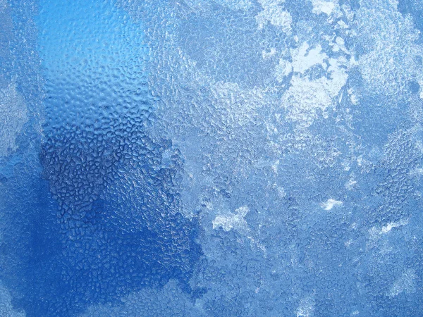 Капли воды заканчиваются морозом — стоковое фото