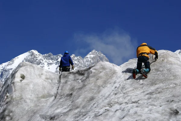 Os treinos de gelo estão nas montanhas. — Fotografia de Stock