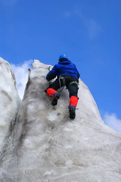 Ледяные тренировки в горах — стоковое фото
