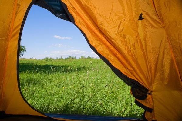 Kind from a tent — Stock Photo, Image