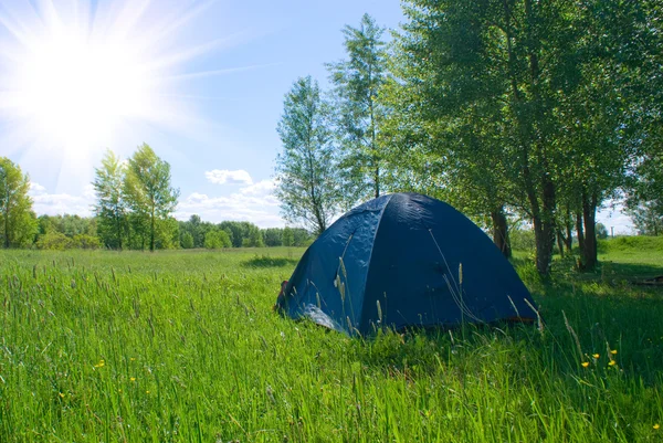 Туристическая палатка — стоковое фото