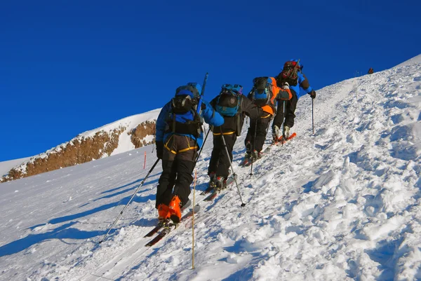 Rock-Climbers lopen een berg — Stockfoto