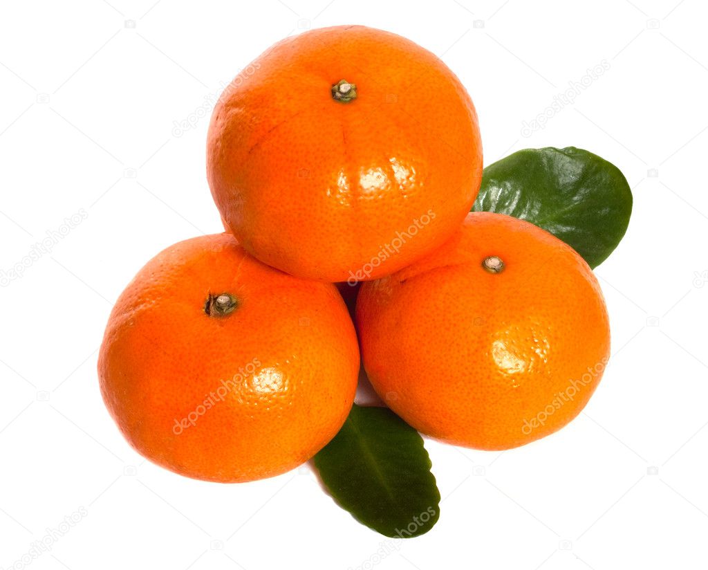 Ripe mandarins with laeves