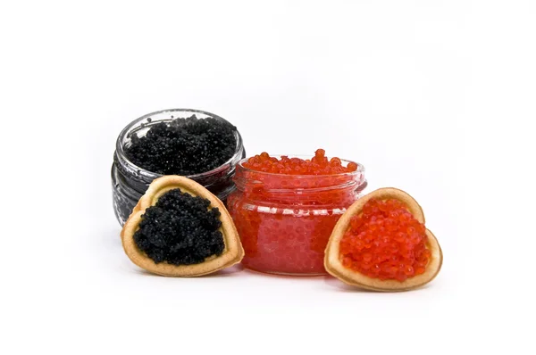 Caviar rouge et noir dans un cœur — Photo